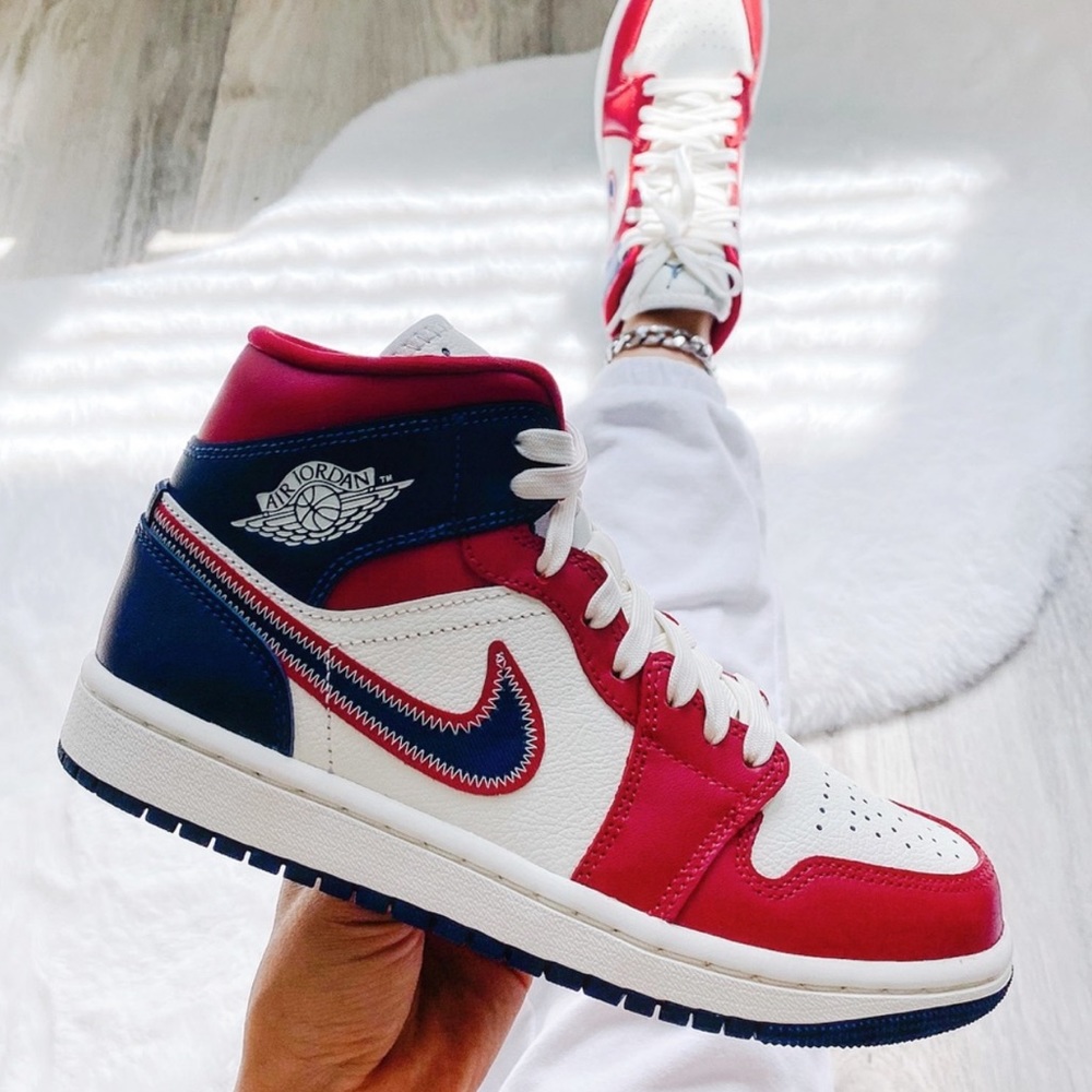 Nike air jordan 1 mid sneakers